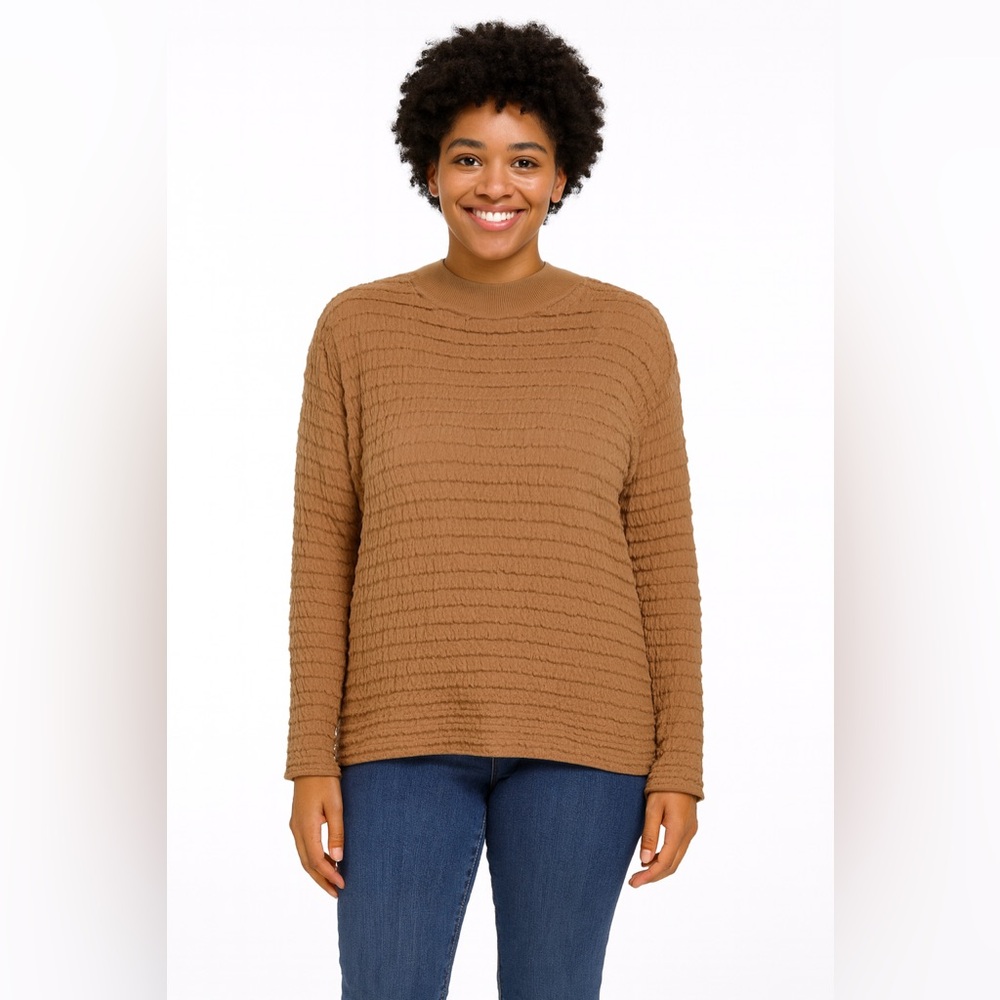 Frame crinkle knit long sleeved shirt in a blush color. Size XL. XX